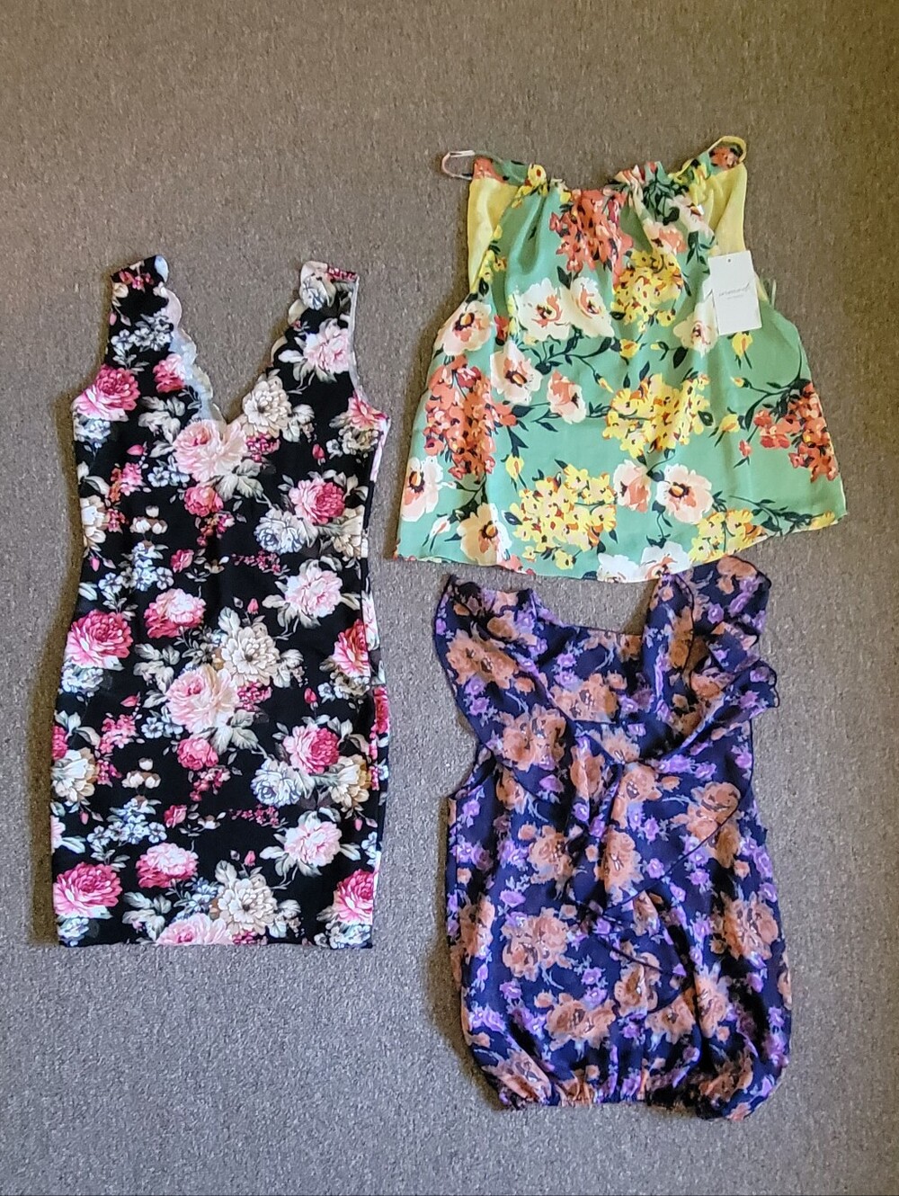 Women's Size S Beautiful Lovely Floral Print Bundle- Mini Dress & 2 Tops NEW